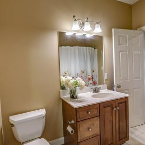 Ensuite bath for 4th bedroom