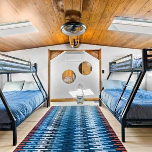 Upper  Level Bedroom