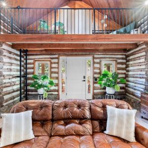 LIVING ROOM TO ENTRANCE DOOR WITH READING KNOOK above Front  DOOR