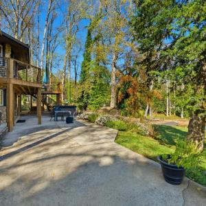 Lower Level - Lake Side Patio
