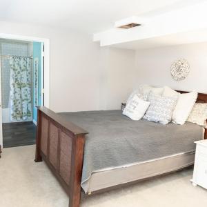 could be used as a separate living space. no short term rentals allowed due to HOA rules