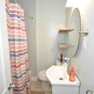 Main Level Full bathroom