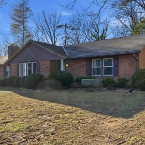 Photo #2 of 2122 Laurel Lane, Altavista, VA 0.8 acres