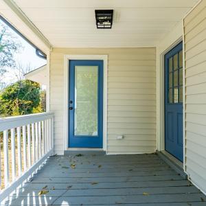 Private covered back deck