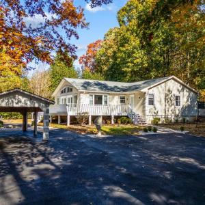 Photo #1 of 404 Heather Lane, Huddleston, VA 1.1 acres