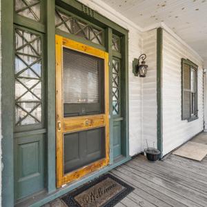 Awesome 40' front porch with new ceiling, floor, pillars, custom screen door, Chippendale lights around 42" front door. Cityscape!