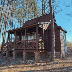 Fully equipped cabin on 10 private acres!