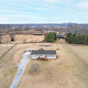 Photo #4 of 1689 Otter Hill Road, Bedford, VA 1.1 acres