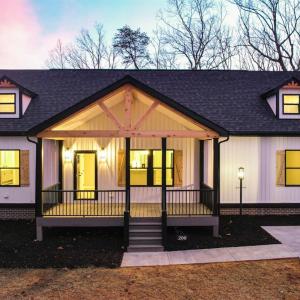 Photo #4 of 200 Saunders Point Road, Huddleston, VA 0.5 acres