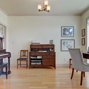 Dining  room, music room, so versatile!!
