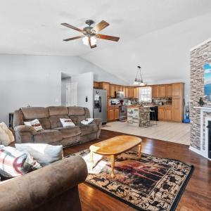 Photo #6 of 2305 Smith Mountain Lake Parkway, Huddleston, VA 1.0 acres