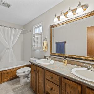 2nd level primary en suite