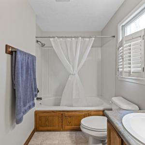 2nd level primary en suite