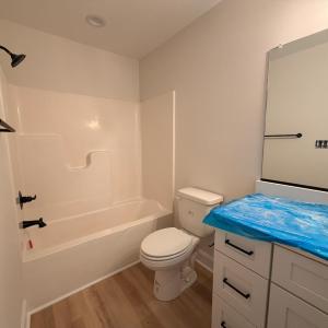 Upstairs full bathroom