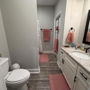 Full bath in Primary Bedroom (Main level)