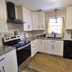 Photo #6 of 400 Woodway Drive, Lynchburg, VA 0.4 acres