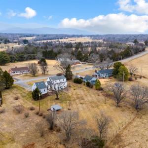 Photo #11 of 1726 Three Otters Road, Bedford, VA 1.0 acres