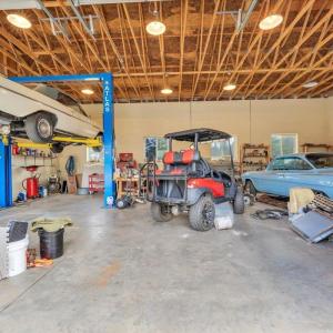Large garage with 14' ceiling height