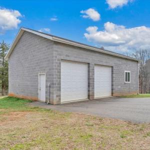 Cinderblock detached garage can easily hold 4 cars