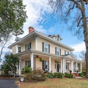 Photo #2 of 517 Longwood Avenue, Bedford, VA 0.8 acres