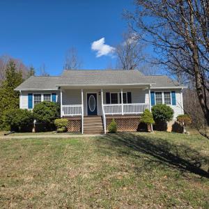 Photo #4 of 229 Lee Grant Avenue, Appomattox, VA 0.6 acres