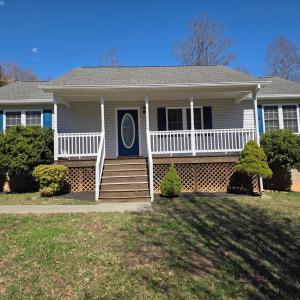 Photo #1 of 229 Lee Grant Avenue, Appomattox, VA 0.6 acres