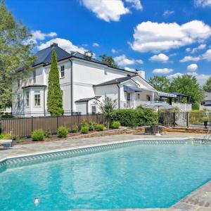 Photo #4 of 1221 Oakwood Street, Bedford, VA 1.9 acres