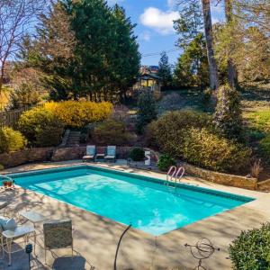 Photo #9 of 3853 Peakland Place, Lynchburg, VA 0.6 acres