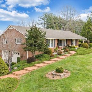 Photo #2 of 1720 Wycliffe Street, Bedford, VA 0.9 acres