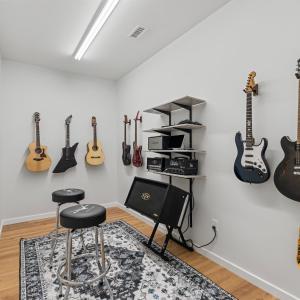Music Room/2nd primary closet