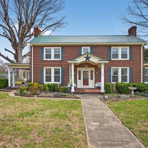 Photo #2 of 412 Main Street, Gretna, VA 1.0 acres
