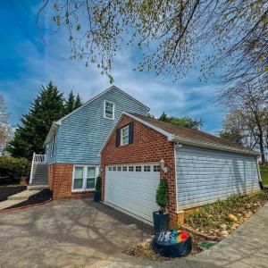 Photo #4 of 1002 Oxford Point Road, Lynchburg, VA 0.5 acres