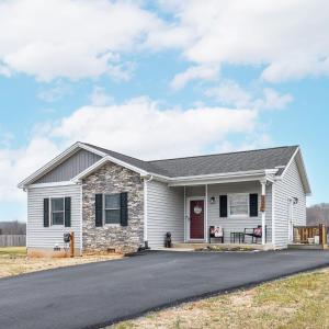 Photo #2 of 208 Stratford Place, Madison Heights, VA 0.4 acres