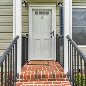 Private entrance to the addition