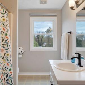 Second floor full bath