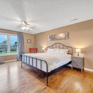 Large primary bedroom with en suite