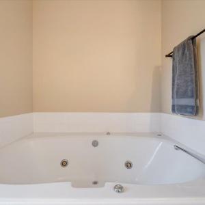 Relax in this jetted tub