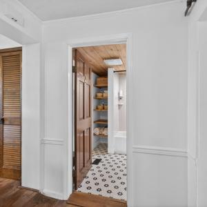 Photo #4 of 1086 Meadow Drive, Appomattox, VA 9.5 acres