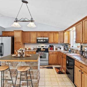 Photo #8 of 2305 Smith Mountain Lake Parkway, Huddleston, VA 1.0 acres