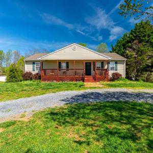 Photo #34 of 2305 Smith Mountain Lake Parkway, Huddleston, VA 1.0 acres