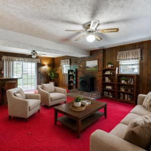 This photo has been virtually staged