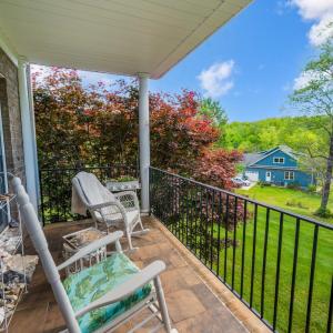 Peaceful veranda/ private balcony off of the family room for enjoying your morning tea!