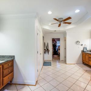 Primary bathroom ensuit with jacuzzi tub, and fireplace!