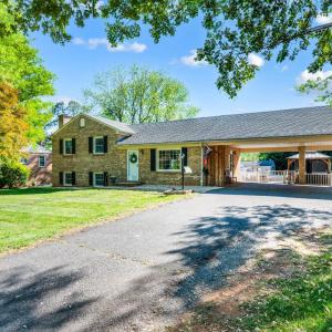 Photo #2 of 220 Maple Hills Drive, Lynchburg, VA 0.4 acres
