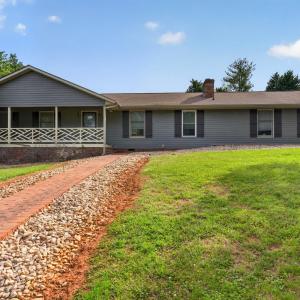 Photo #2 of 414 Holly Hills Drive, Altavista, VA 0.7 acres