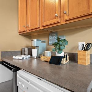 Photo #8 of 1273 Graves Harbor Trail, Huddleston, VA