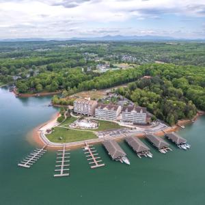 Photo #31 of 1273 Graves Harbor Trail, Huddleston, VA