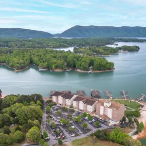 Photo #2 of 1273 Graves Harbor Trail, Huddleston, VA