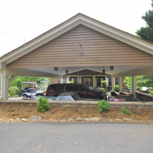 Photo #8 of 1090 Timberlake Drive, Lynchburg, VA 0.6 acres