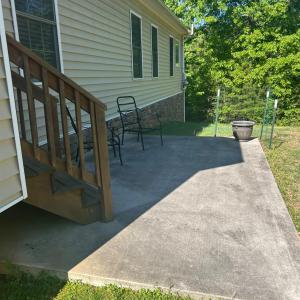 Private !6x10 concrete patio.